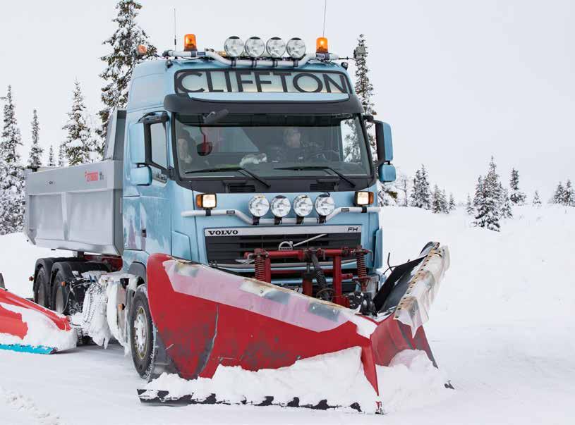 Pelle kör åkeriets Volvo FH480 6x4 som går både på låg & högländ terräng.