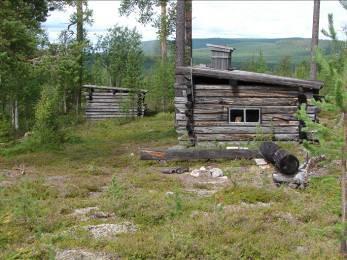 Argåive Kommun Beskrivning Motiv för urval Skydd Tillgänglighet Nyttjande Referenser Arvidsjaur På berget Argåives västsluttning ligger Nils Johan Larssons tjärdalplats med bostadskoja, stall,