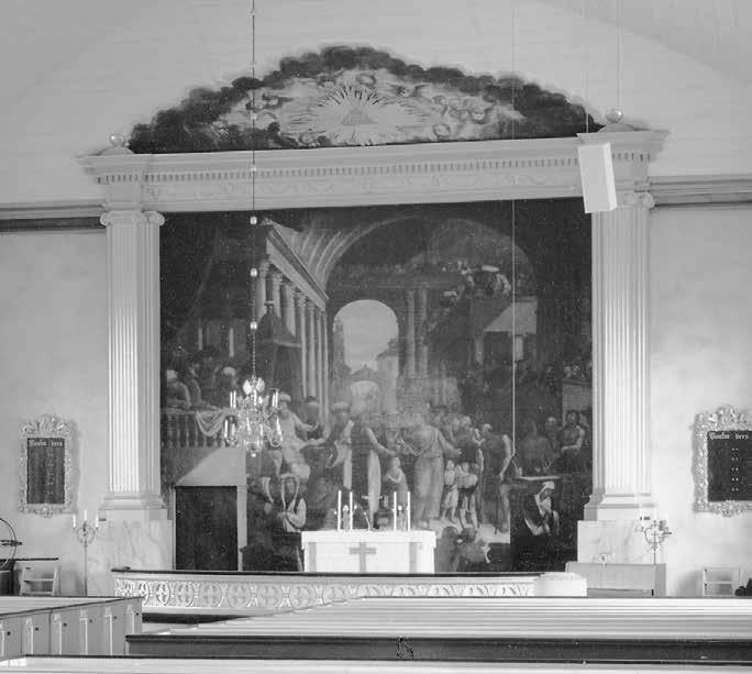 Fig. 92. Korpartiet i Virestads kyrka med Pehr Hörbergs stora målning Jesus lär var dag i templet, utförd år 1800. I målningen ingår även ingången till den bakom koret liggande sakristian.