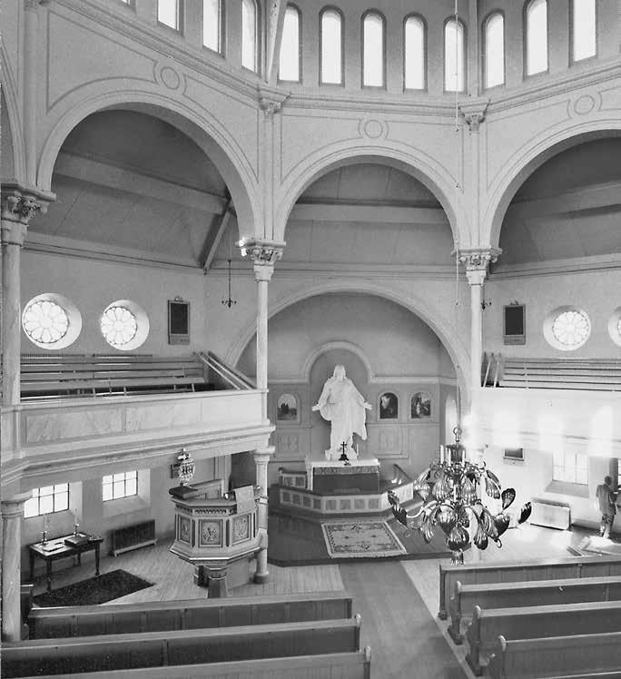 Fig. 98. Gladhammars kyrkas interiör. Under 1800-talets mitt och senare del byggde flera församlingar i Tjust nya kyrkor.
