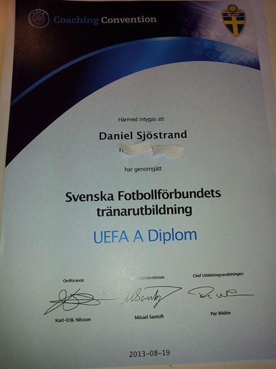 Mitt motto är att jag kan spela fotboll och älska det, eller så kan jag träna och lära ut det och få alla andra att älska det lika mycket som jag gör.