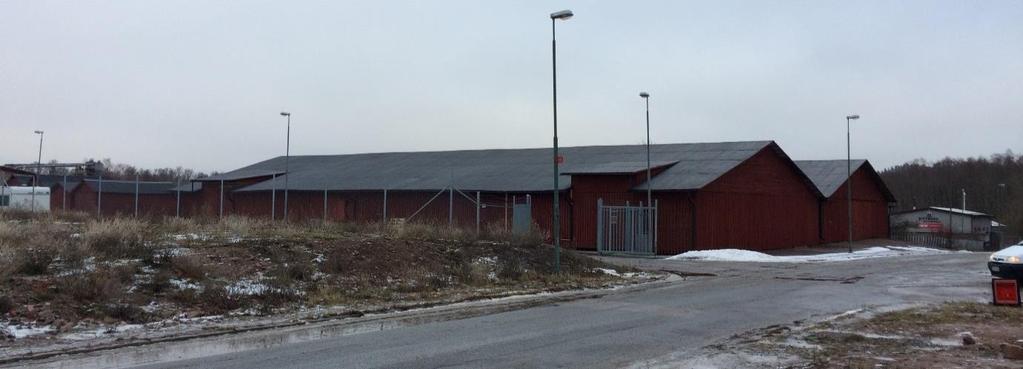 Lagerbyggnader i sydost I den östra delen av planområdet, på fastigheterna Fiskmåsen 4, 5 och 11 finns lager- och verksamhetsbyggnader samt ett bostadshus.