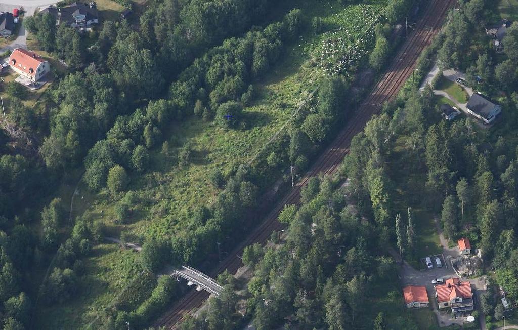 del som använts som deponi har till vissa delar täckts med grus och singel, se vidare nedan under Förorenade massor.