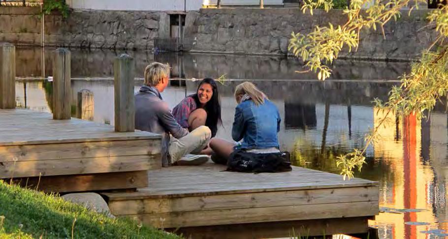 STADSLIV PÅ KARTAN I innerstadsstrategin står stadslivet och människorna i fokus. Vid förändringar måste man ta hänsyn till befintliga kvaliteter i stadskärnan och i de offentliga rummen.