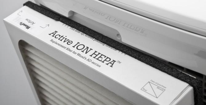 Active ION HEPA fångar luftpartiklar med hjälp av en svag elektrisk laddning, vilket gör filtret mycket effektivt.