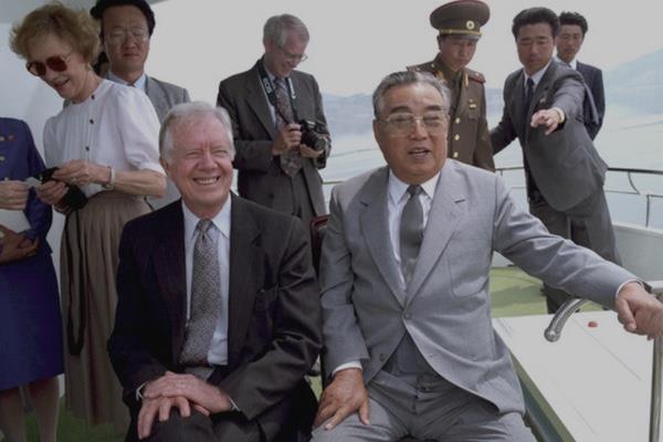 Återförening och songun Kim Il Sung träffade Jimmy Carter 1994 för samtal om fred och återförening.