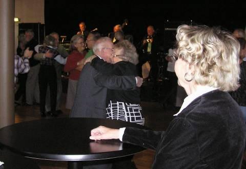 V Musik och dans till Falu Evergreen arje månad under våren och hösten bjuder Falu Evergreen på nostalgisk musikunderhållning med dans. Starten skedde på Restaurang Berguven våren 2007.