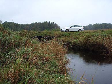 8. Iglabäcken, Lagmansered Län: 4 Västra Götaland Beskuggning: saknas Kommun: - Vattennivå: medel Koordinater: 6449855/299665 (RT90) Vattenhastighet: lugnt Provtagningsmetodik: SS-EN 3946 Grumlighet: