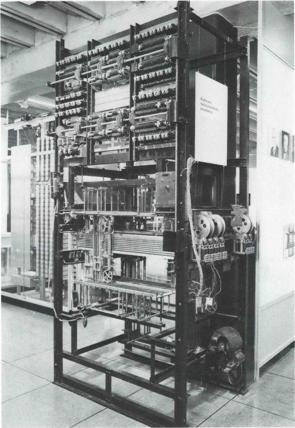 9. Hultmans system provat åren 1917-1920. Utrustningen var avsedd för 10 000 linjer men endast ett par hundra abonnenter var inkopplade under provet.