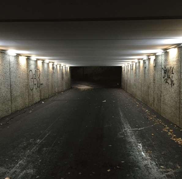 Varför tas gångtunnlarna bort? Befintliga gång- och cykeltunnlar under Mälarvägen och Husarvägen kommer att tas bort och ersättas med övergångsställen i plan.