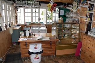 Rörelsen Ellens Café Sortimentet har under åren bestått av traditionellt café-sortiment såsom färdiga smörgåsar, våfflor, kakor, glass m.m. Man har även under åren serverat mat.