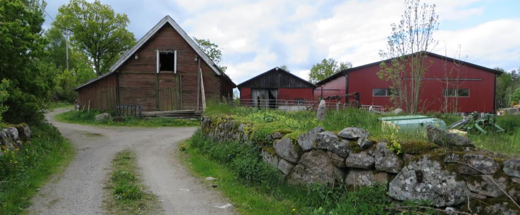 Staket, grindhål och trädgård är också en viktig del av