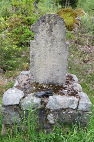 Över de fyra väggarna lades träslanor, varpå det s.k. rötade linet lades för att torka.