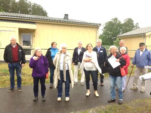 2. Förskolan Det andra stoppet gjordes vid förskolan. Det framkom att barngrupperna är stora och att det finns ett större behov av barnomsorgsplatser på orten.