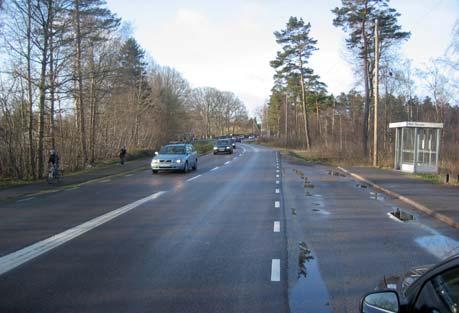 Onsalavägen, lekande barn vid vägen. Onsalavägen, reglerad gångpassage. Ej hastighetssäkrad.