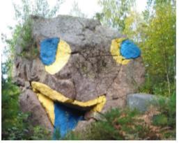 28 I Ronnebyåns dalgång i Hjorthålan syns det ett avbildat skogstroll. Det sägs att de blev förstenade när de såg Näcken spela fiol i Ronnebyån intill Hjorthålan.