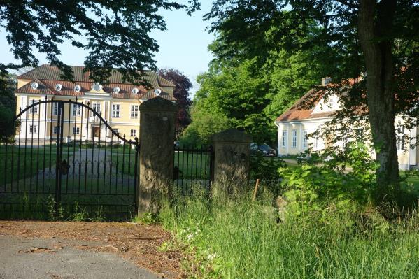 70 Johannishus Johannishus är ett villasamhälle mellan Ronneby och Karlskrona. Samhället ligger i närheten av Johannishusåsen som är en av länets största rullstensåsar.