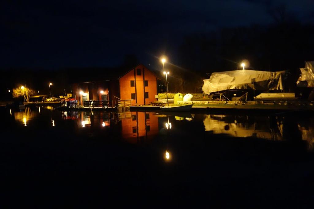 83 Järnaviksskärgården. Samhälle med en stor sommarbosättning men en betydligt mindre permanentbosättning sydväst om Ronneby.