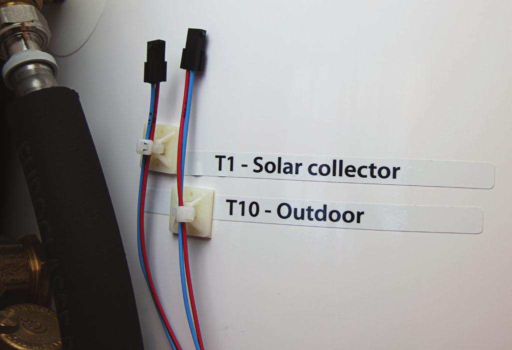 Värmepumpens elanslutningar Elanslutning Strömförsörjning: 1 x 16, 230 V Med 3 kw inbyggd el-patron, for