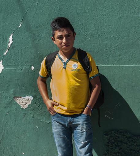 UNICEF/Volpe GUATEMALA Guatemala är ett land med 16 miljoner invånare och en ung befolkning 43 procent är under 18 år. Nästan halva befolkningen tillhör en av de 22 grupperna med ursprungsbefolkning.