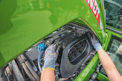 FENDT 200 VARIO: SERVICE OCH UNDERHÅLL Äkta talaner: är fullkomlit pålitlia. En investerin med lånsiktit värde Den som investerar i en traktor investerar i framtiden.