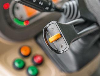 Fendt Vario = körkomfort Den helt stelösa Vario-transmissionen aranterar ett bekvämt arbete oh besparinsmöjliheter.