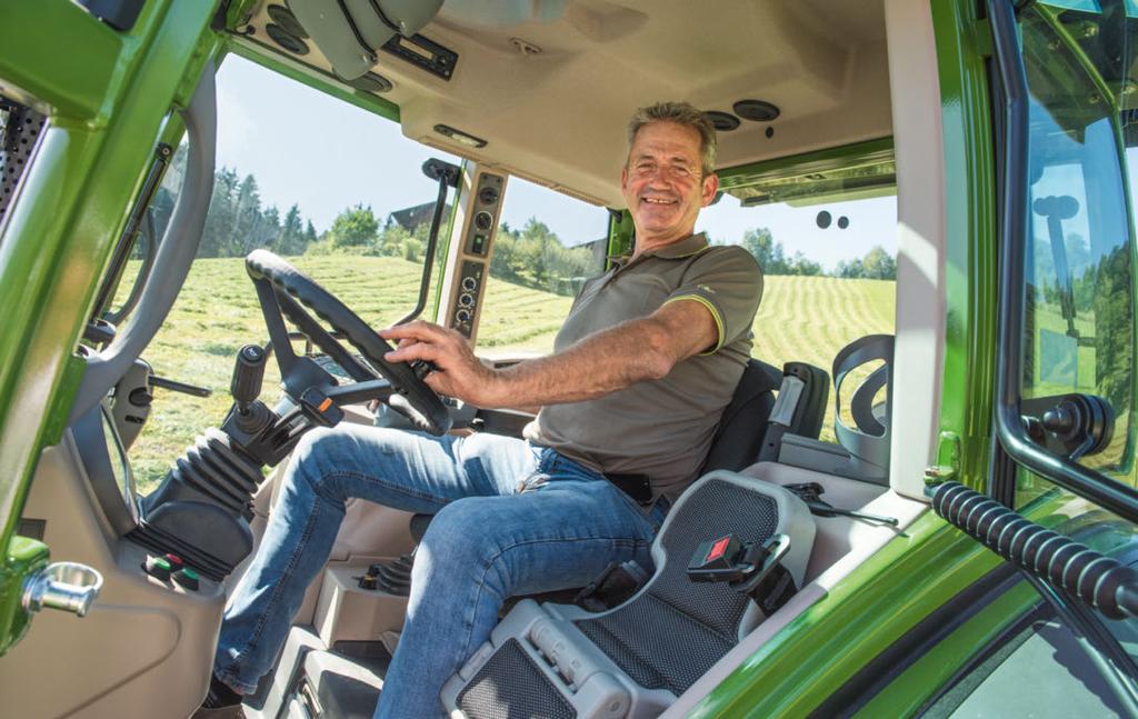 Takfönstret er optimal sikt uppåt för frontlastararbete. FENDT 200 VARIO: FÖRARHYTT Äkta talaner: inre förmåor som övertyar.