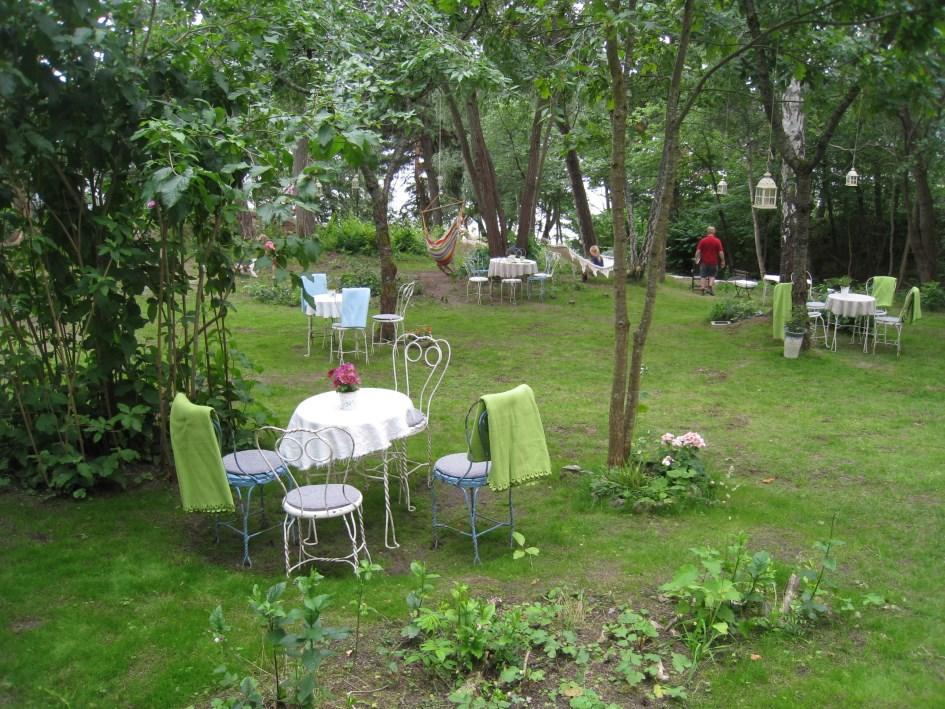 M A J 7 maj T R Ä D G Å R D S F Ö RE N I N G E N Ä R T A N Trädgårdscafé hos Grön Hemträdgård och FloraLi hos Maria Einarsson och Linda Hansson.