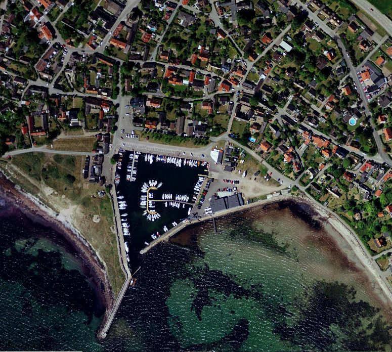 Gatunät och enskilda byggnader visar på en historiskt gammal karaktär.