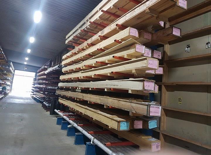 Nulägesbeskrivning 4.3 Artiklar Det finns över 500 olika artikelnummer som omsätts i lagret. Artiklarna består av rör med olika dimensioner och material.