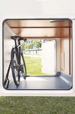 ISOLERADE GARAGE MED STOR VOLYM De stora garageutrymmena är uppvärmbara och isolerade