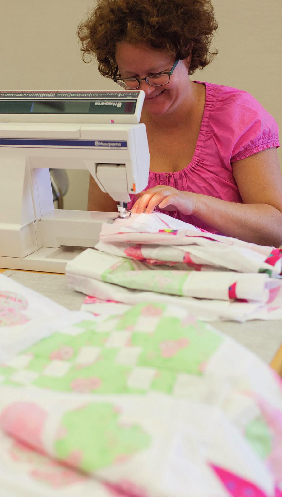 TEXTIL / MÅLERI / HANTVERK Syvecka Lappteknik/quiltning 24 29 juni Ta med dina syvänner eller kom ensam och var med på kurs på folkhögskolan i Hemse.