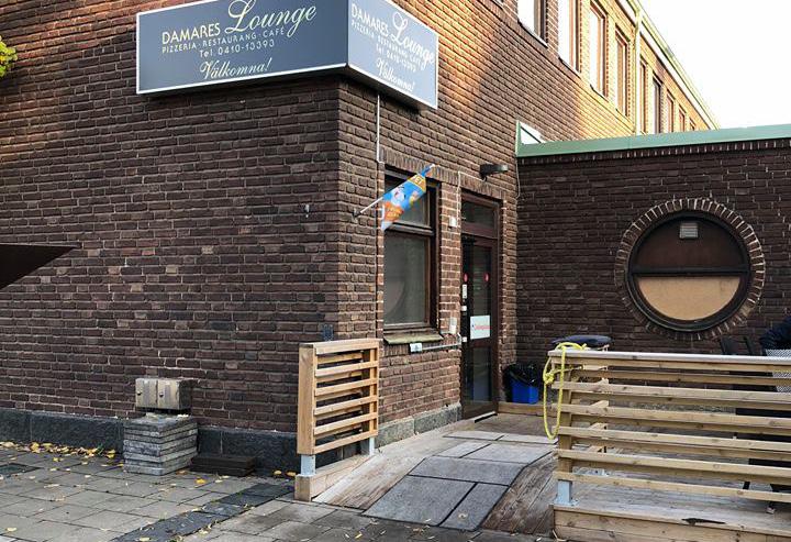 presentartiklar mm. Pub / Restaurang Kompassen: är mycket berömda för sina lokalproducerade viltburgare!