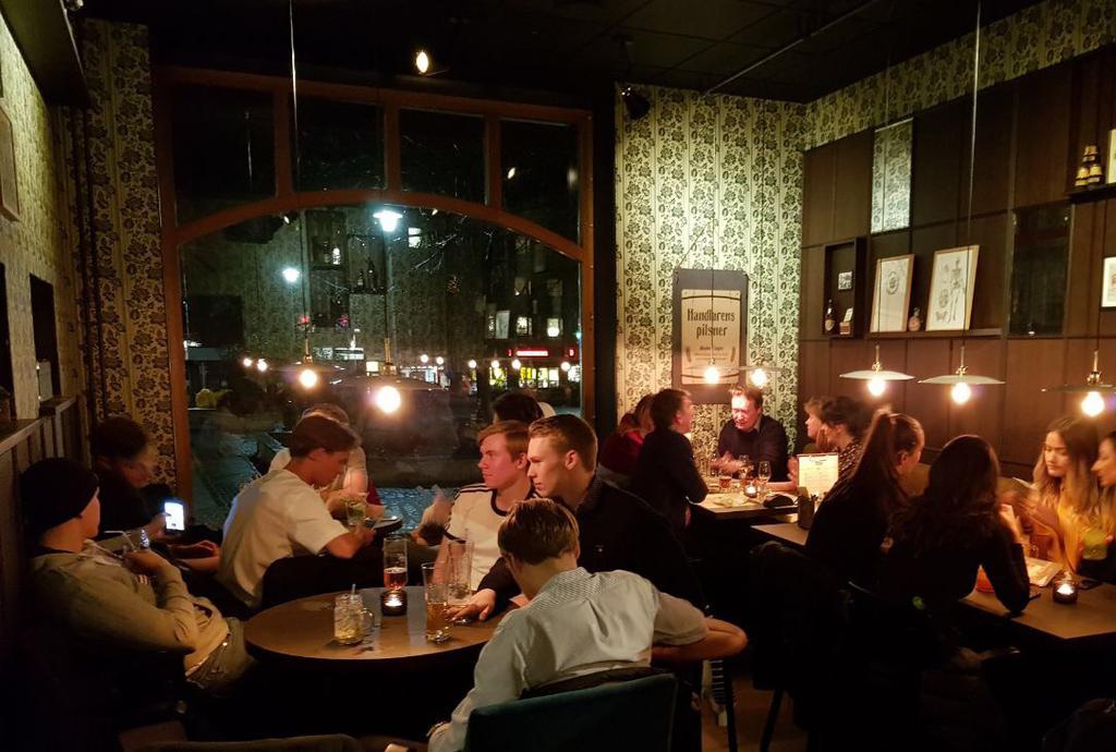 Tillfälle att förvärva en av få året runt restauranger på orten.