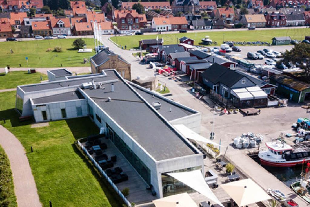 restaurangen är i en unikt designad byggnad och den andra är en