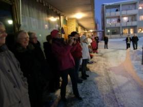 Adventskaffet Den 12 december 2010 var alla boende i området bjudna till årets adventskaffe. I år fick vi besök av ett luciatåg som trotsade kylan och sjöng vackert för oss utanför samlingslokalen.