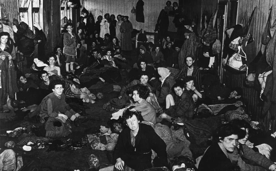 ravensbrück koncentrationslägret ravensbrück låg åtta mil norr om Berlin. det började byggas 1938 och var planerat att rymma mellan 6 000 och 7 000 kvinnliga fångar.