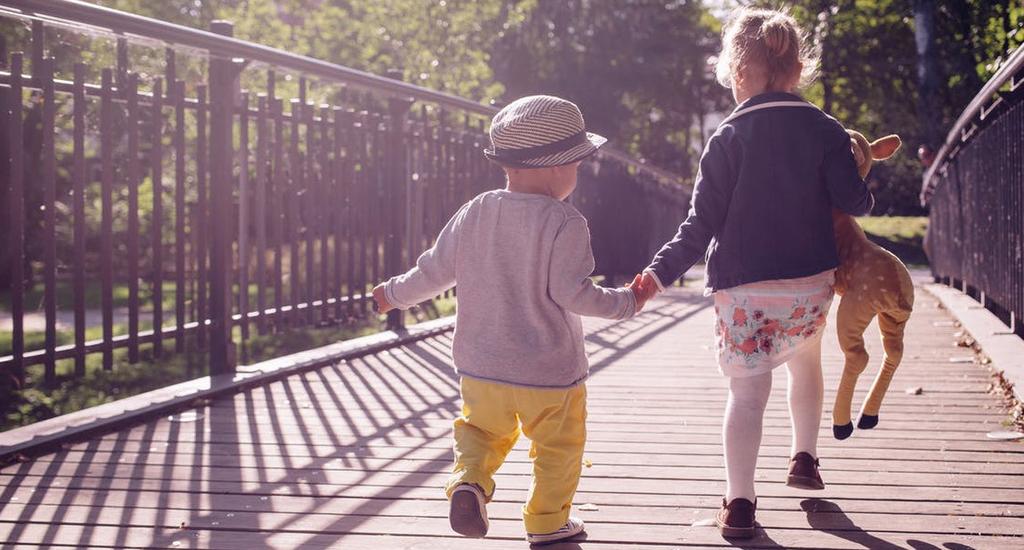 Foto: Namn Efternamn Förskolans timme Enköpings bibliotek Besök biblioteket innan vi öppnar! Klockan 9.30 läser bibliotekarien en saga tillsammans med barnen.