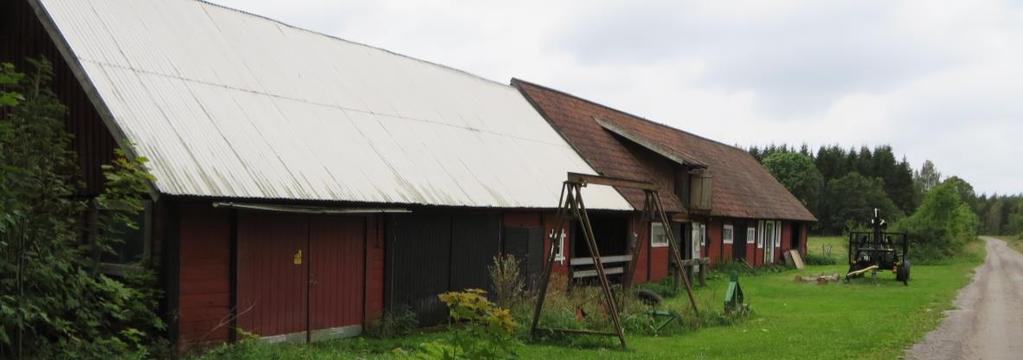 Ladugården är traditionellt byggd i