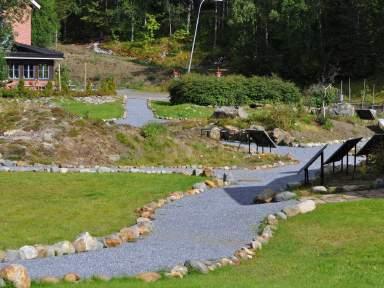 Sevärdheter i Frostviksfjällen Frostvikens Naturinformation och Fjällpark, Gäddede Den vackra utställningen hittar du i samma hus som Turistinformationen i Gäddede.