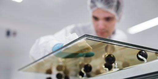 Produkter och teknologier ChromoGenics huvudsakliga produkt är ConverLight som är ett elektrokromt glas med dynamiskt solskyddande egenskaper och kan användas i alla typer av glaslösningar, från