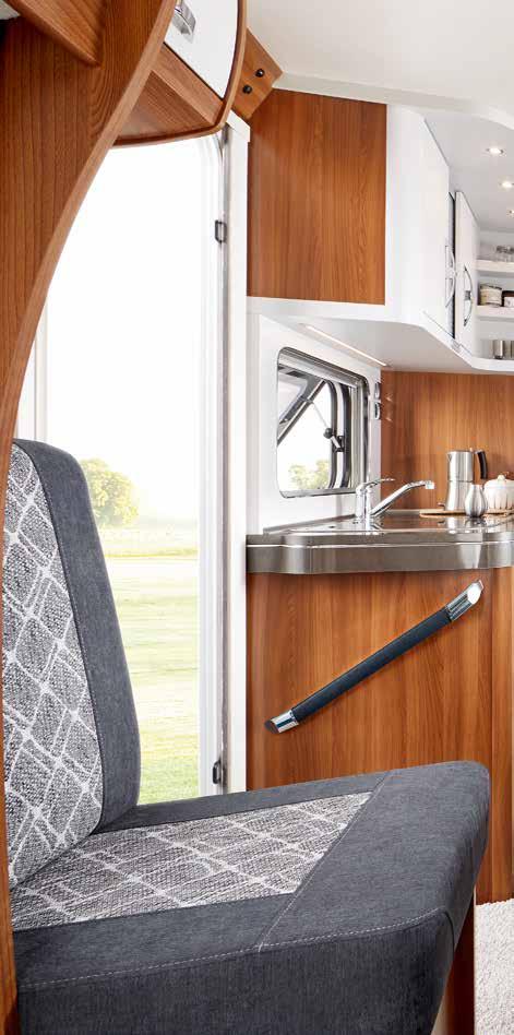 OPTIMA DE LUXE DEN ELEGANTA Den moderna och inbjudande interiören med den exklusiva