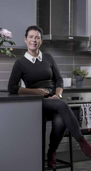 TEKNISK BESKRIVNING INREDNING GRUNDLÄGGNING. Betongplatta, delvis på pålar. STOE. Bärande väggar av betong. BLKONGER. Prefabricerade betongelement. BLKONGFRONTER. Glas. YTTERVÄGGR. Betong. För dig som är premiumkund ingår all fast inredning i priset.