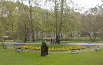 Korridoren korsar Viskan i centrala Borås (nr. 400 och 406, naturvärdesklass 2). Järnvägen kommer att passera Viskan på bro.