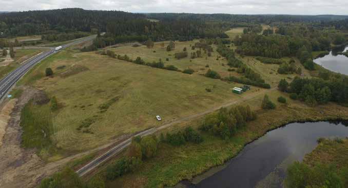 En järnväg i ljusblå korridor skulle innebära en barriär genom skogslandskapet söder och öster om Viared. Mellan Hälasjön och Gasslången är flödet av vilt relativt stort.