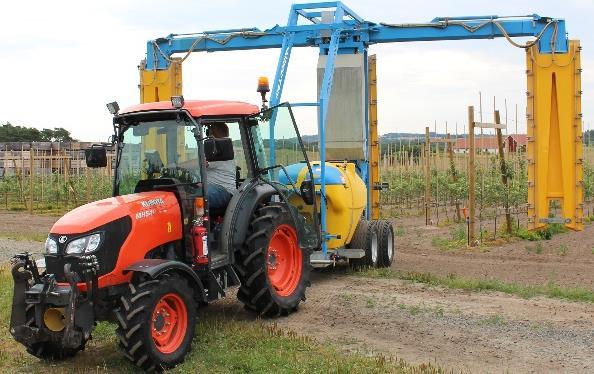 en relativt stor tank. Med rätt inställningar enligt Säkert Växtskydds lista för avdriftsreducerande utrustning kunde en avdriftsklassning på 50 % uppnås.