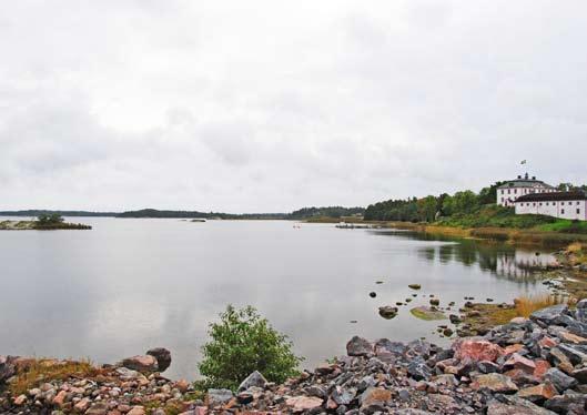Fig 3. Undersökningsområdet sett från nordväst. Till höger i bild syns Mauritzbergs slott. Foto Clas Ternström.