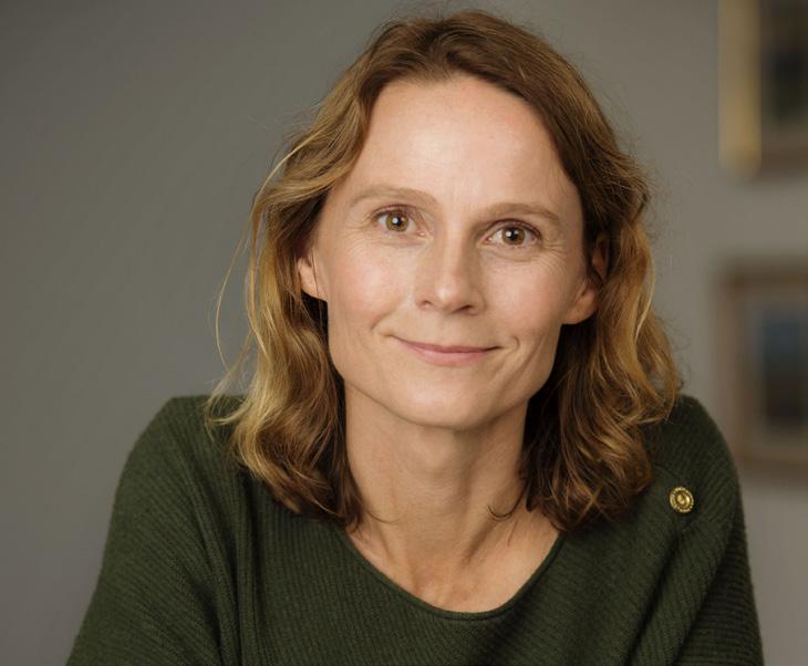 I april kommer Kurtisanen som är en fristående uppföljare till denna trilogi. Under författarbesöket berättar hon om sitt författarskap och sina böcker.