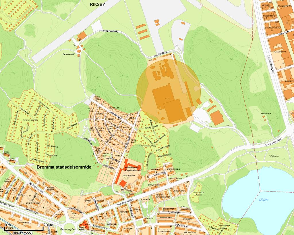 Sida 8 (15) Inom Riksby bor knappt 4000 personer. Av ca 2500 bostäder i flerbostadshus är ca 600 hyresrätter och resterande del bostadsrätter. Av de 600 hyresbostäderna tillhör ca 330 st allmännyttan.