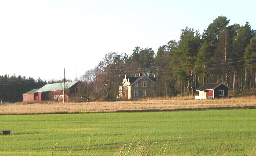 Hur härleda Skarplöt? Hur namnet Skarplöt uppkommit är höljt i dunkel, att ändelsen löt betyder äng borde vara allom känt men betydelsen av den inledande stavelsen är oklar.